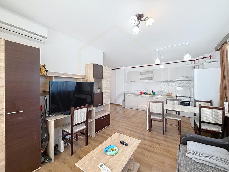 Apartament cu 2 camere semidecomandat, mobilat în Central