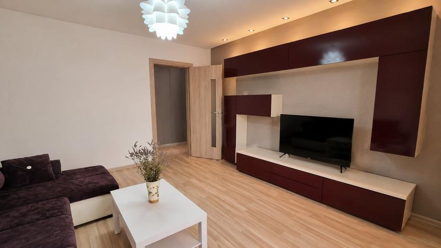 Apartament cu 2 camere decomandat, mobilat în Tractorul