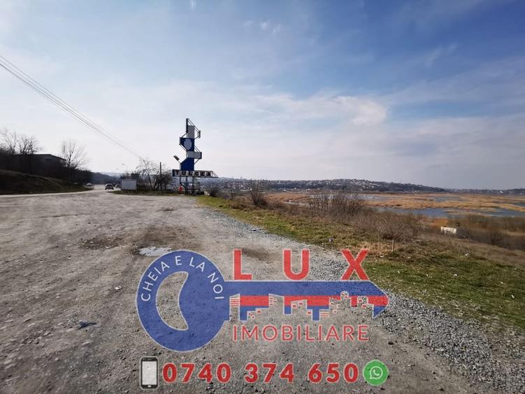 Teren de 5300 mp, în Peco