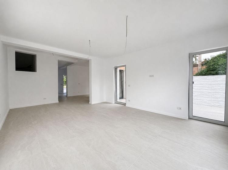 Duplex cu 4 camere cu Canalizare în Ghiroda