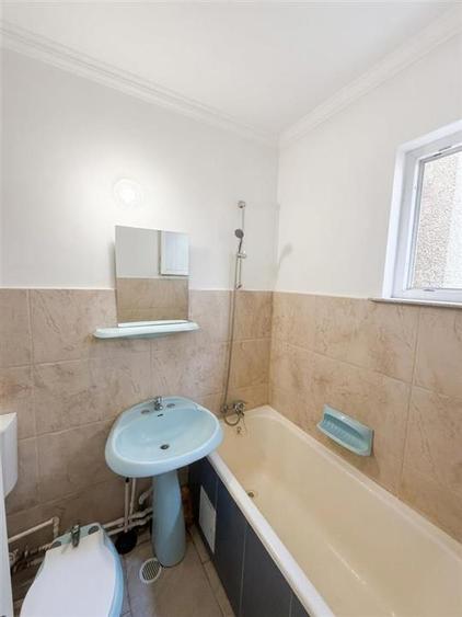 Apartament cu 4 camere decomandat în Cantemir