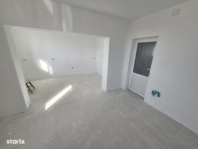 Casă cu 4 camere cu Teren 1775 Mp în Zădăreni