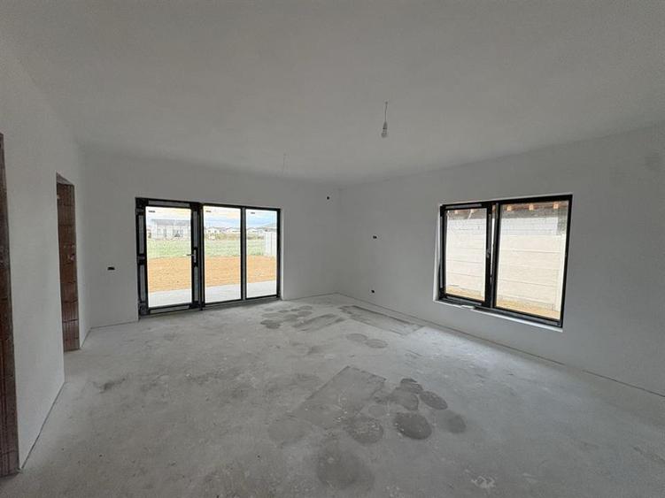 Casă cu 3 camere cu Teren 553 Mp în Sântandrei