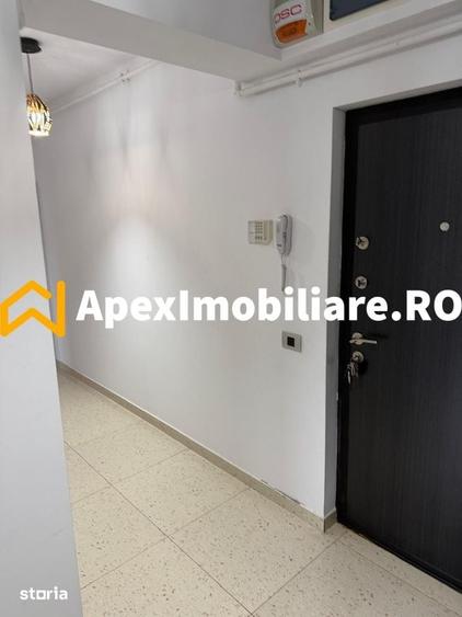 Apartament cu 4 camere decomandat în Titan