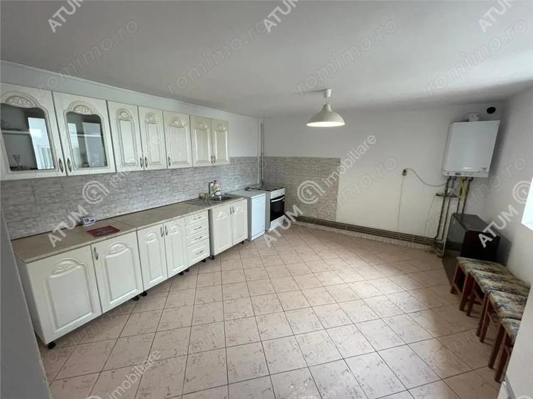 Casă cu 5 camere cu Teren 483 Mp în Trei Stejari