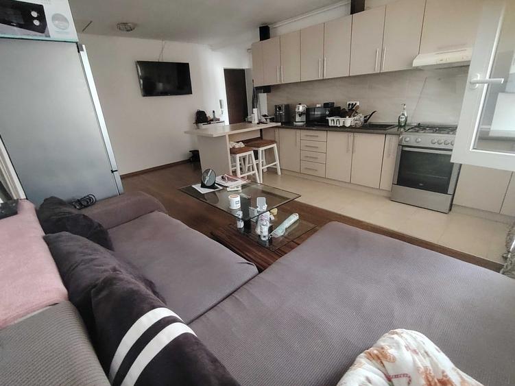 Apartament cu 3 camere decomandat în Exterior Vest