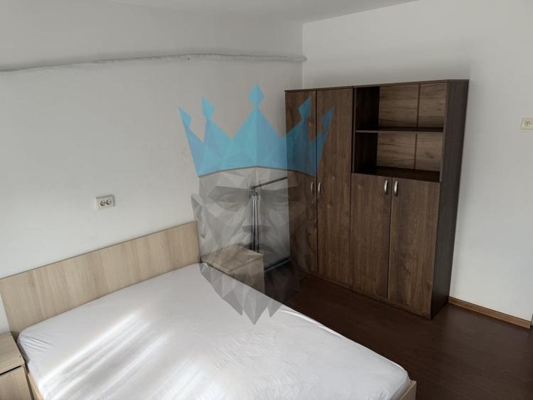 Apartament cu 3 camere decomandat, mobilat în Vitan