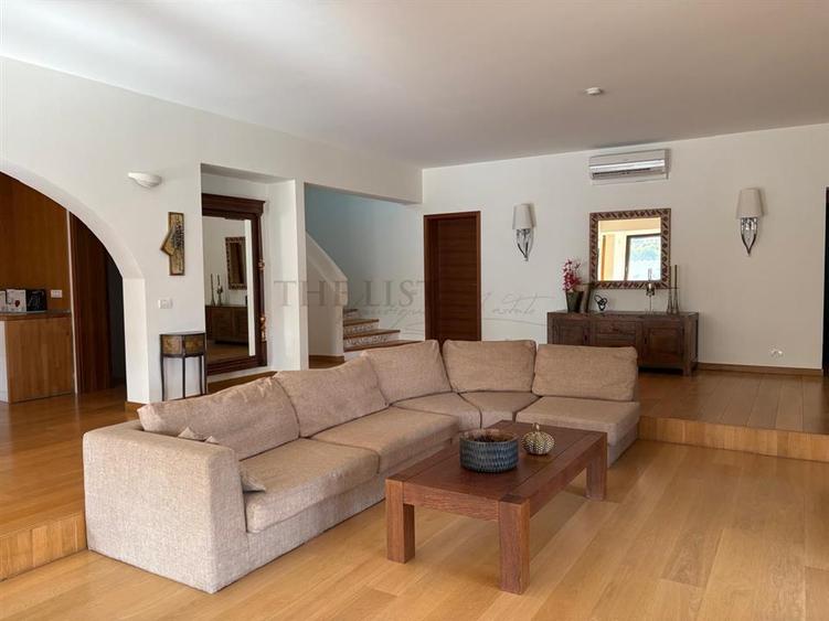Casă individuală cu 7 camere cu Teren 1220 Mp în Pipera