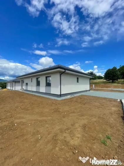 Casă cu 5 camere cu Teren 530 Mp în Satu Nou de Jos