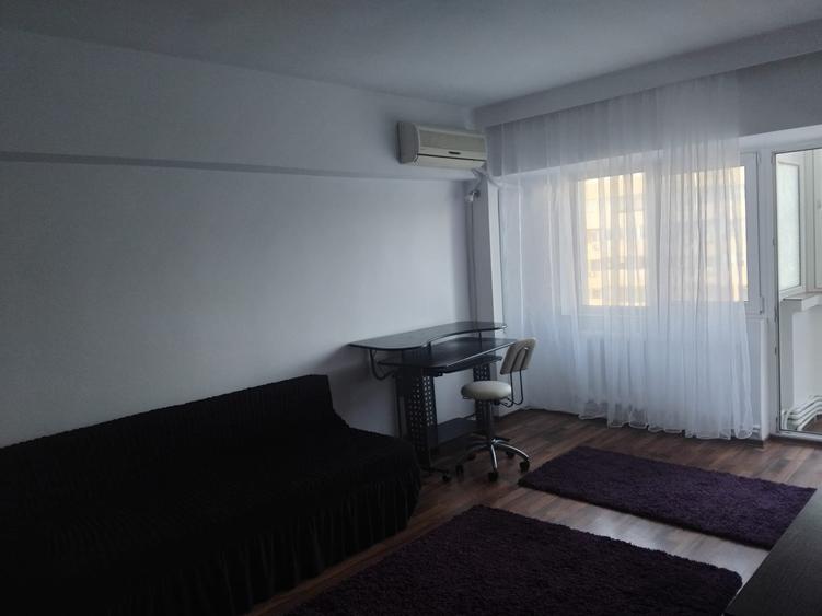 Apartament cu 2 camere decomandat în Trocadero