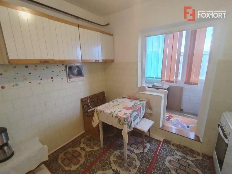 Apartament cu 3 camere decomandat, mobilat în Girocului