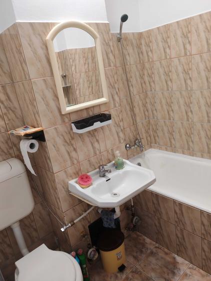 Garsonieră decomandată în Gorjului