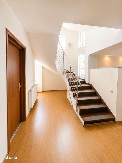 Casă cu 6 camere cu Teren 700 Mp în Central