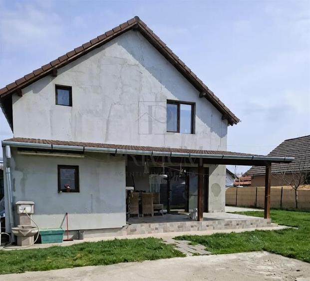 Casă individuală cu 4 camere cu Canalizare în Sânmihaiu Român