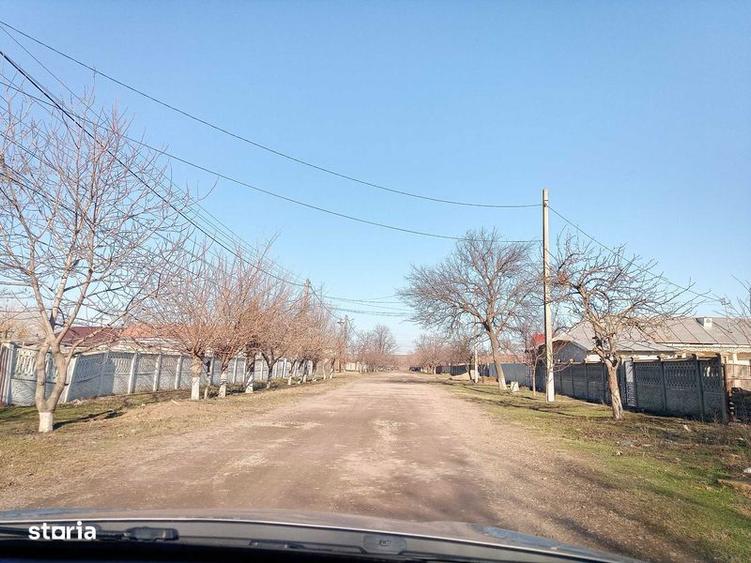 Teren de 900 mp, în Braniștea