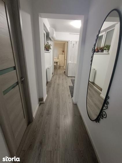 Apartament cu 3 camere, mobilat în Tei