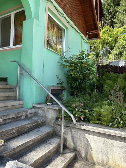 Casă individuală cu 5 camere cu Canalizare în Bușteni