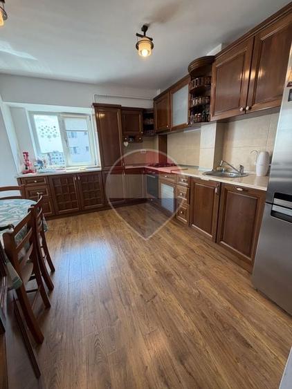 Apartament cu 3 camere decomandat în Brazda lui Novac