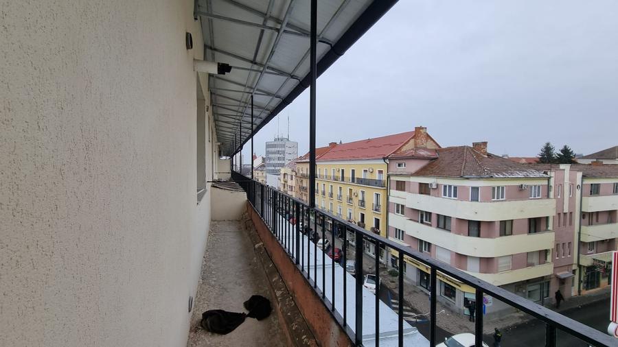 Garsonieră decomandată în Central
