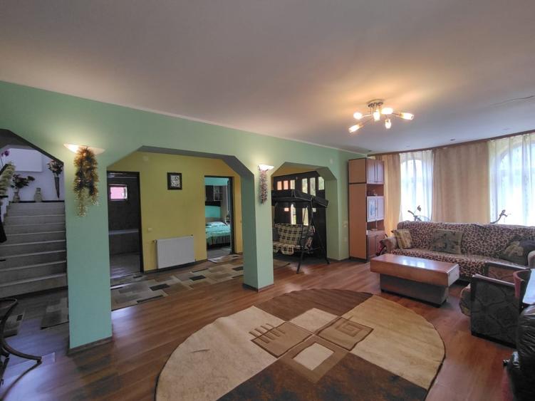Casă cu 5 camere cu Teren 1320 Mp în Central