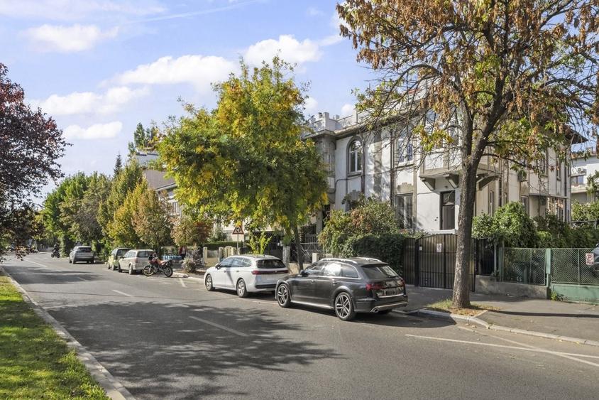 Apartament cu 3 camere decomandat, mobilat în Domenii