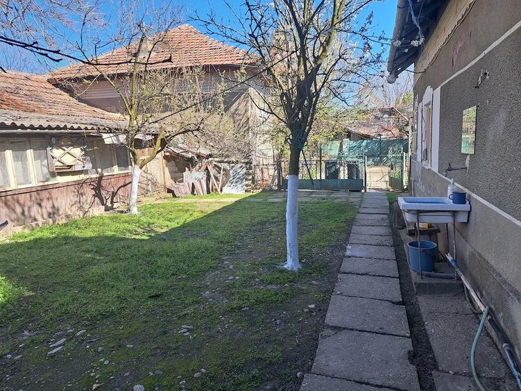 Casă cu 4 camere cu Teren 780 Mp în Urzicuța