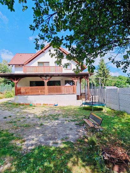 Casă cu 4 camere cu Teren 1000 Mp în Sadu