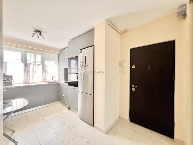 Apartament cu 3 camere semidecomandat, mobilat în Titan