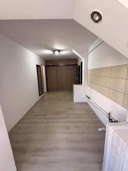 Apartament cu 2 camere decomandat în 1 Mai