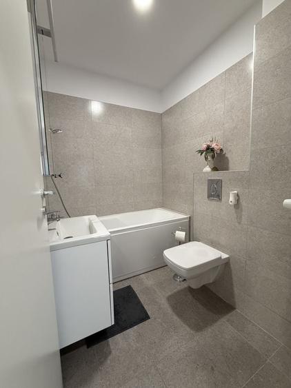Apartament cu 3 camere decomandat, mobilat în Central