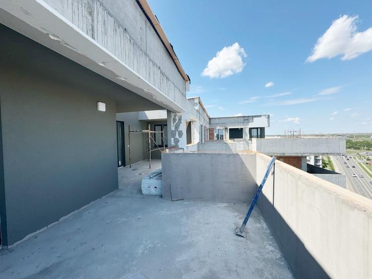 Penthouse cu 3 camere decomandat în Aradului
