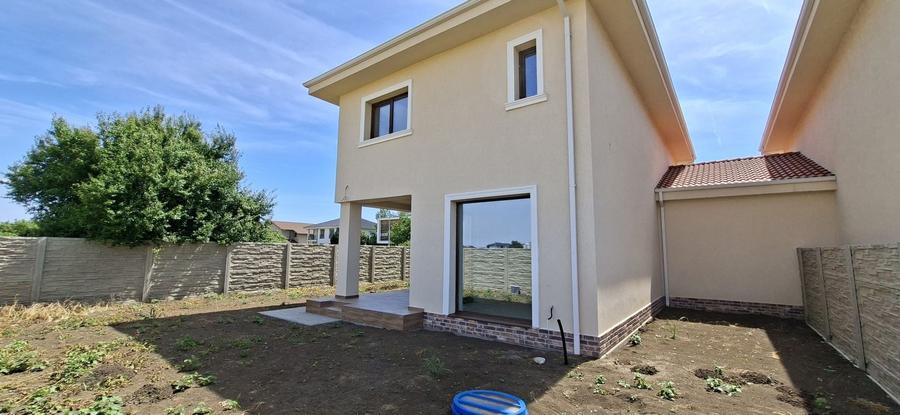 Casă individuală cu 4 camere cu Canalizare în Dumbrăvița