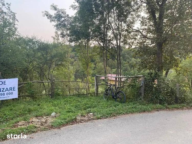 Teren de 2150 mp, în Vișinești