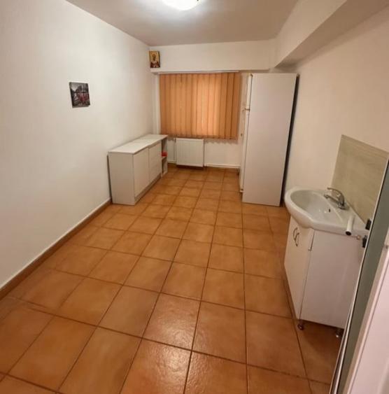 Apartament cu 4 camere decomandat în E3