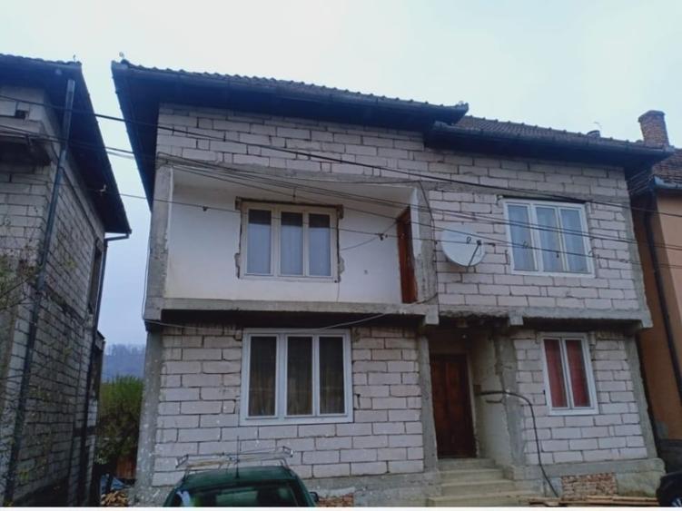 Casă individuală cu 3 camere cu Teren 400 Mp în Gurahonț
