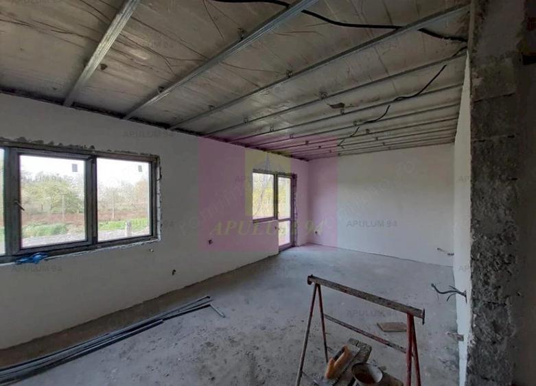 Casă cu 4 camere cu Teren 200 Mp în 1 Decembrie