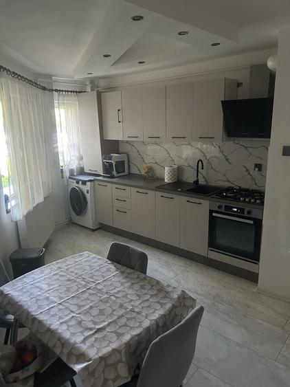 Apartament cu 3 camere în Careiului