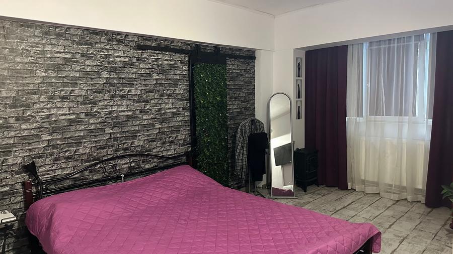Apartament cu 3 camere decomandat în Sud