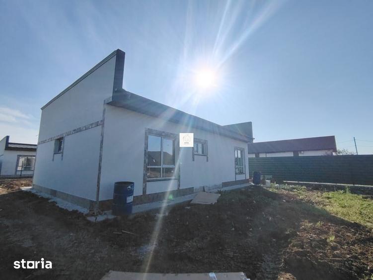 Casă cu 4 camere cu Teren 500 Mp în Periș