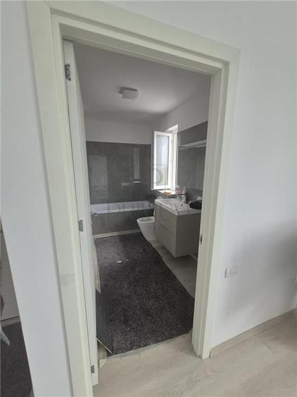 Duplex cu 4 camere cu Canalizare în Moșnița Nouă