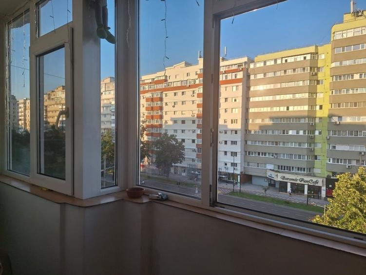 Apartament cu 3 camere decomandat în Micro 3
