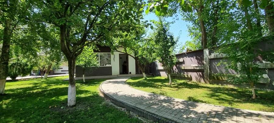 Casă cu 7 camere cu Teren 1500 Mp în Bolintin-Deal