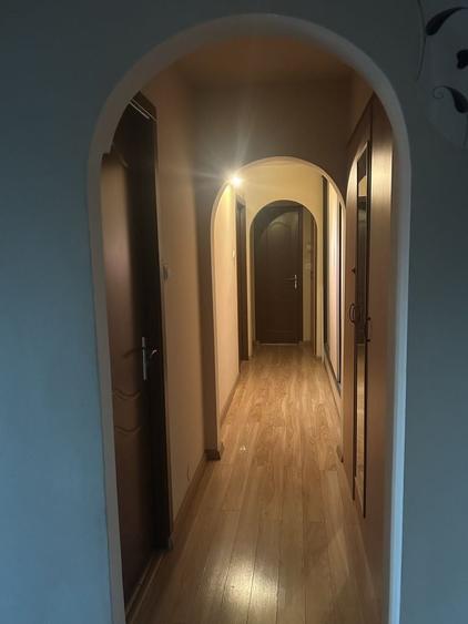 Apartament cu 3 camere decomandat în Eremia
