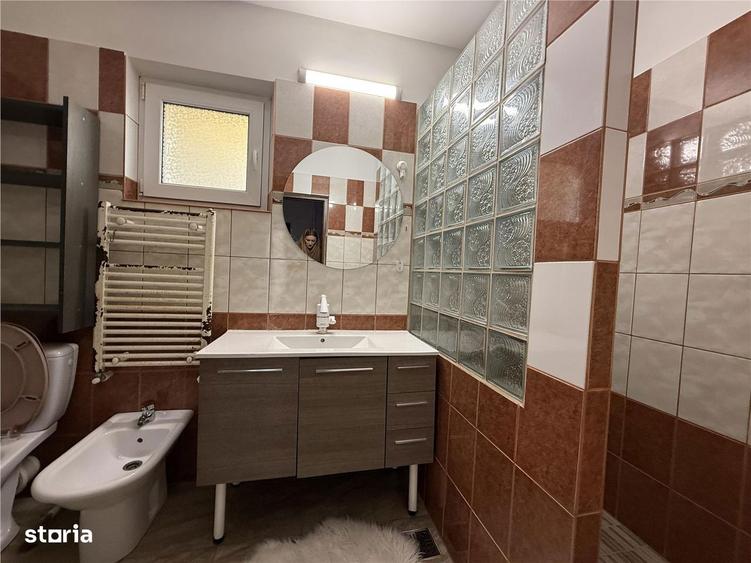 Casă cu 4 camere cu Teren 263 Mp în Central