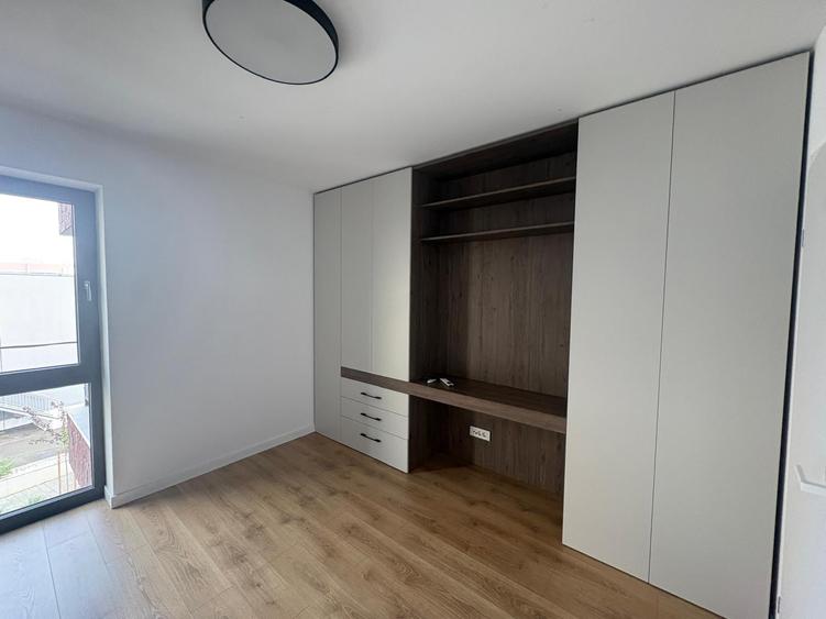 Apartament cu 3 camere decomandat în Barbu Văcărescu