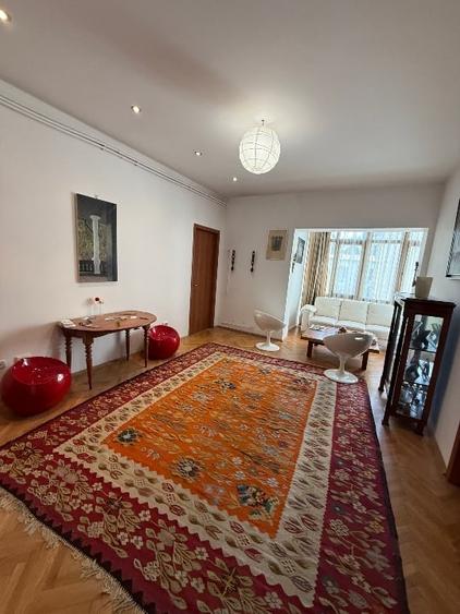 Apartament cu 3 camere decomandat, mobilat în Armeneasca