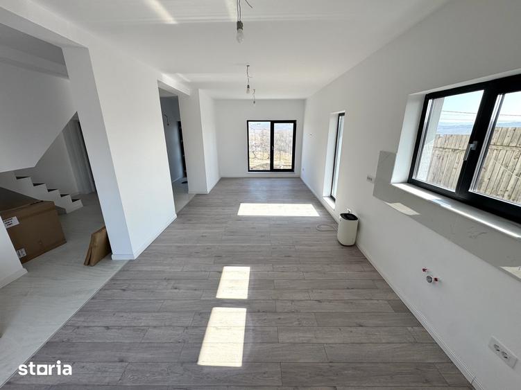 Casă cu 4 camere cu Teren 500 Mp în Ciurea