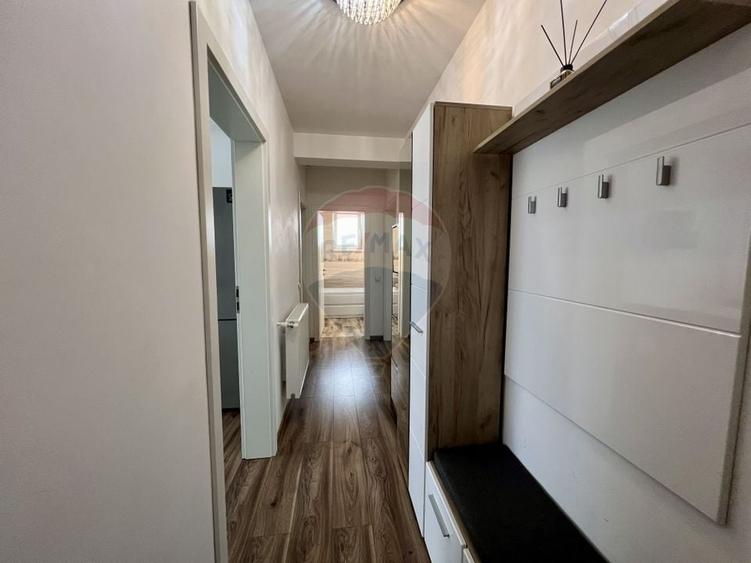 Apartament cu 2 camere decomandat, mobilat în Est