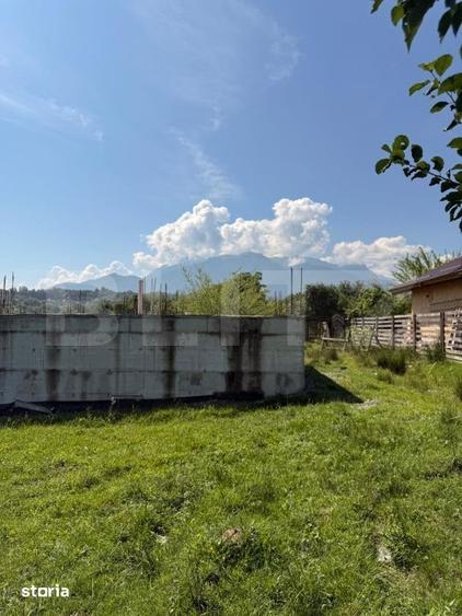 Casă cu Teren 1080 Mp în Tractorul