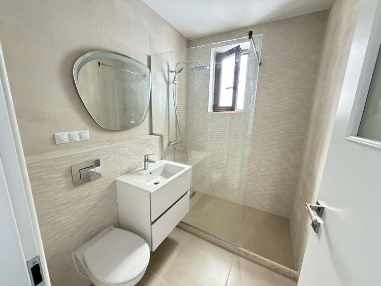 Apartament cu 3 camere semidecomandat în Est